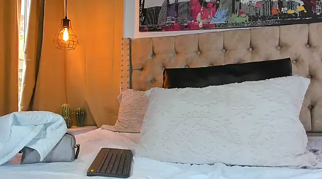 KeryHillson online show from 6, 3, 2025