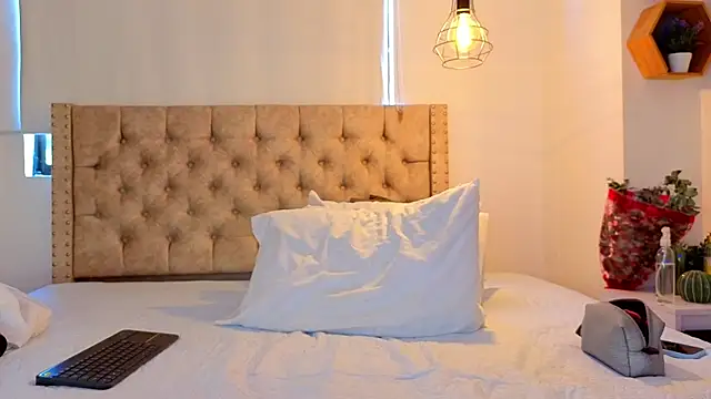 KeryHillson online show from 25, 4, 2026