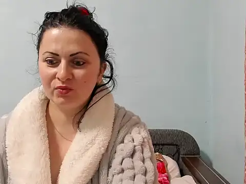 Snapshot of Lillian2 chatting on 5, 1, 2025 Lillian2 online show from 5, 1, 2025