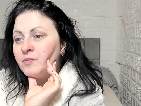 Snapshot of Lillian2 chatting on 15, 2, 2025 Lillian2 online show from 15, 2, 2025