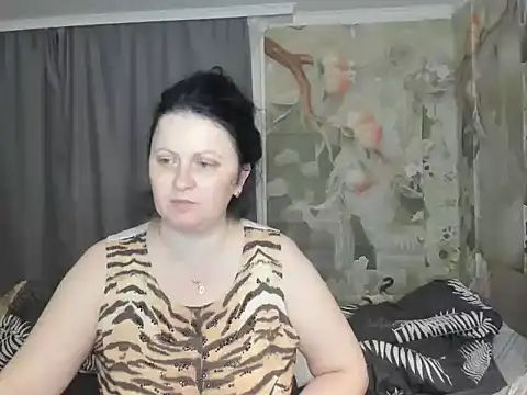 Snapshot of Lillian2 chatting on 13, 11, 2025 Lillian2 online show from 13, 11, 2025