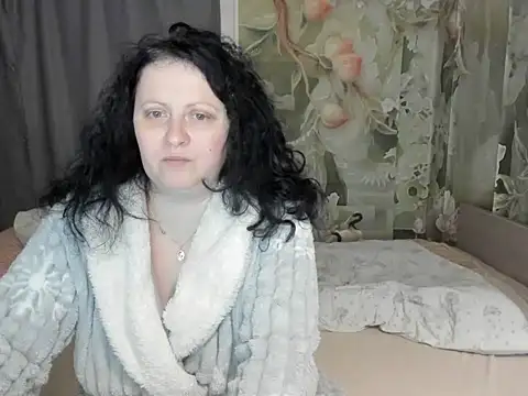 Snapshot of Lillian2 chatting on 17, 12, 2025 Lillian2 online show from 17, 12, 2025