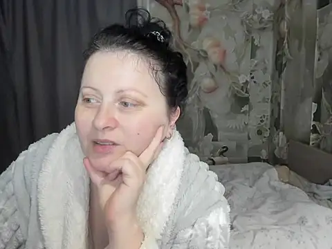 Snapshot of Lillian2 chatting on 18, 12, 2025 Lillian2 online show from 18, 12, 2025