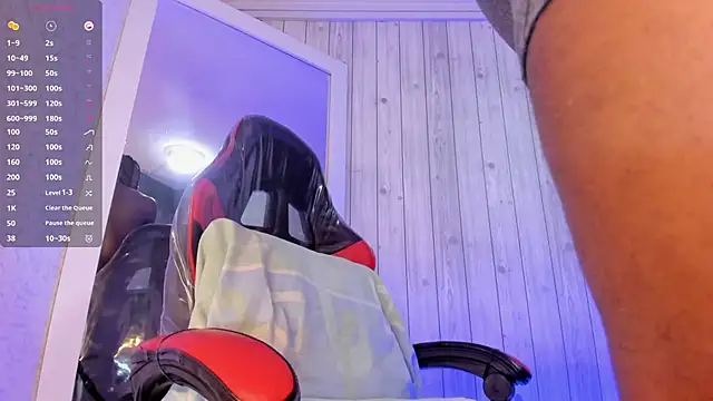 Snapshot of DominicSccott chatting on 13, 11, 2025 DominicSccott online show from 13, 11, 2025