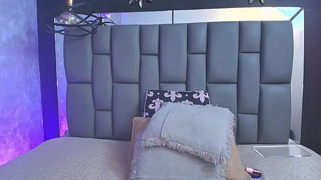  MiaBrown  online show from 15, 9, 2025