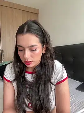 Nicollemays online show from 6, 3, 2026