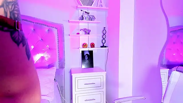 CamileHolmes online show from 2, 12, 2024