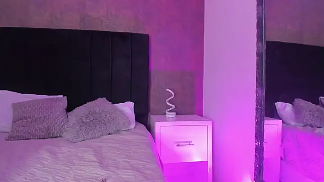 CamileHolmes online show from 13, 1, 2025