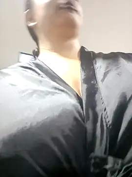 Snapshot of MariaGaitan chatting on 17, 11, 2025 MariaGaitan online show from 17, 11, 2025