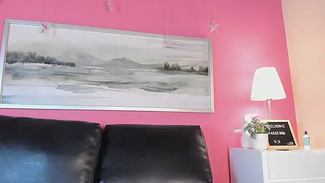 Tiffanysurez  online show from 7, 3, 2025