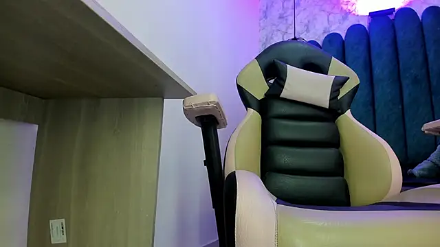 Snapshot of nalalye_cruzz_ chatting on 28, 11, 2025 nalalye cruzz online show from 28, 11, 2025