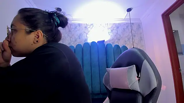 nalalye cruzz  online show from 21, 12, 2025