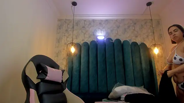 nalalye cruzz  online show from 29, 4, 2026