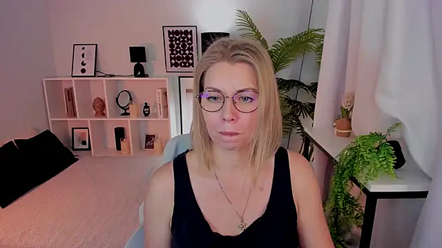 Annie Light online show from 22, 11, 2025