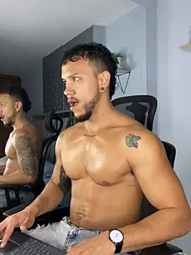 ARON TAYLER01 online show from 7, 2, 2025