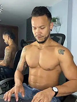 ARON TAYLER01 online show from 5, 3, 2025