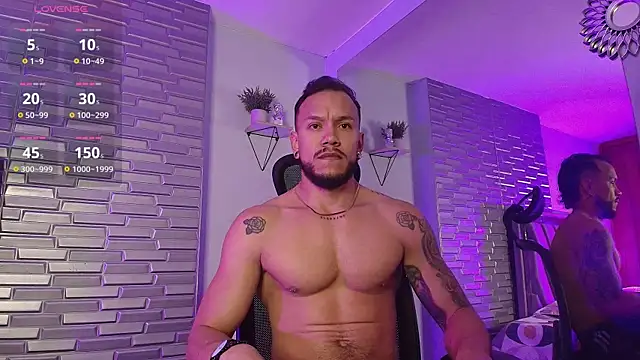 ARON TAYLER01 online show from 21, 4, 2026