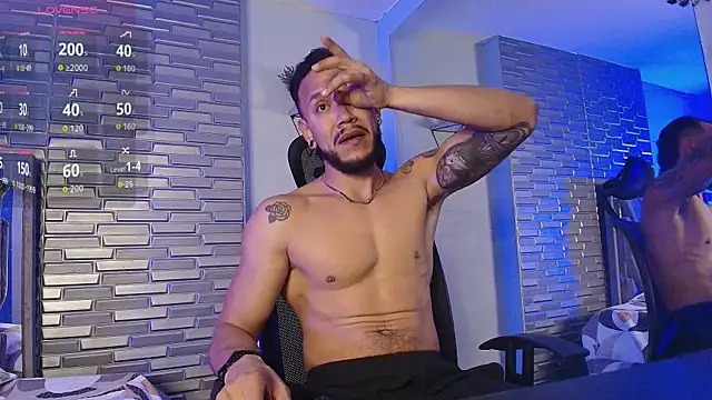 ARON TAYLER01 online show from 22, 4, 2026