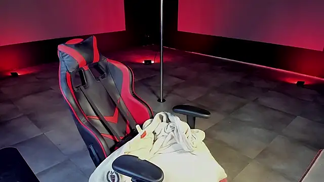 dirty-boss online show from 28, 2, 2025