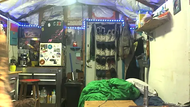 Snapshot of CloudDadddyyy420 chatting on 18, 9, 2025 CloudDadddyyy420 online show from 18, 9, 2025