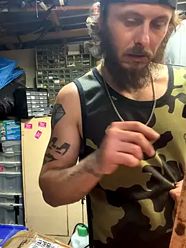 Snapshot of CloudDadddyyy420 chatting on 19, 10, 2025 CloudDadddyyy420 online show from 19, 10, 2025