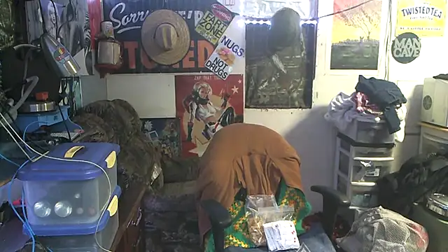 Snapshot of CloudDadddyyy420 chatting on 11, 11, 2025 CloudDadddyyy420 online show from 11, 11, 2025