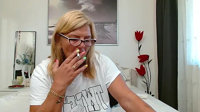 YulliaMilf online show from 19, 9, 2025