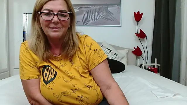 YulliaMilf online show from 25, 10, 2025