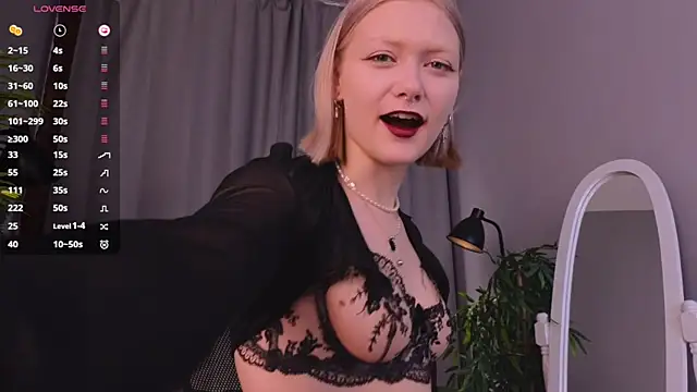 Snapshot of _Rude_Girl_ chatting on 6, 12, 2024 Rude Girl online show from 6, 12, 2024