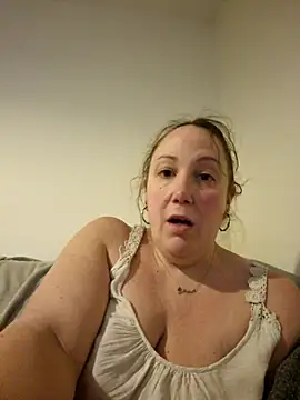 Wisie Cutie online show from 19, 1, 2025