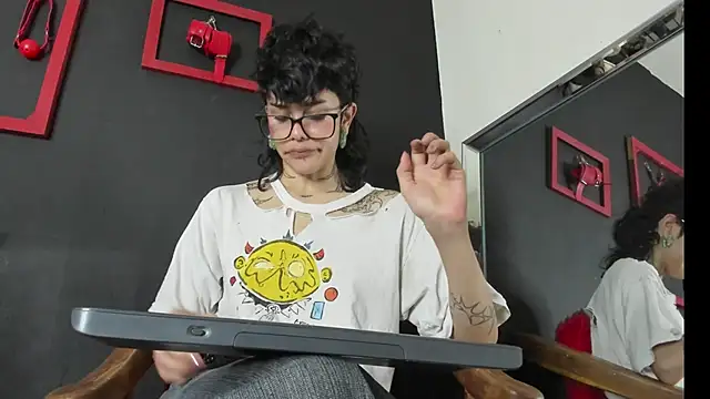 Snapshot of trinitty chatting on 17, 12, 2024 trinitty online show from 17, 12, 2024