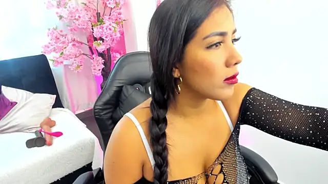 KAROLIVONNE online show from 22, 5, 2026