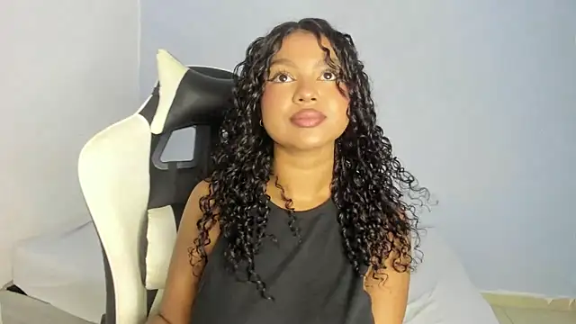 Snapshot of chloe_ebony_ chatting on 11, 1, 2025 chloe ebony online show from 11, 1, 2025