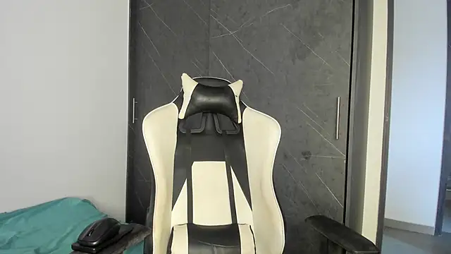 Snapshot of chloe_ebony_ chatting on 16, 11, 2025 chloe ebony online show from 16, 11, 2025