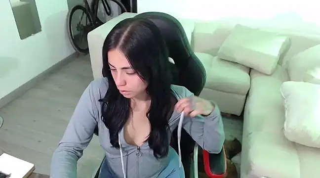 i am nina  online show from 6, 1, 2025