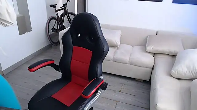 i am nina  online show from 7, 1, 2025