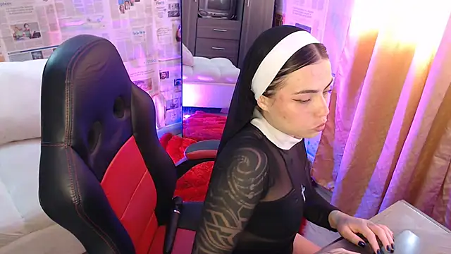 i am nina  online show from 21, 10, 2025