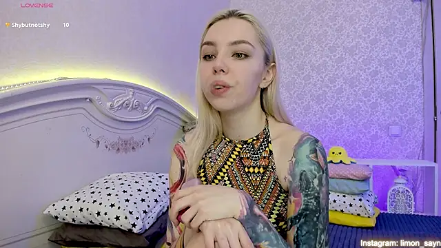 Snapshot of LillyMoure_ chatting on 13, 2, 2025 LillyMoure online show from 13, 2, 2025