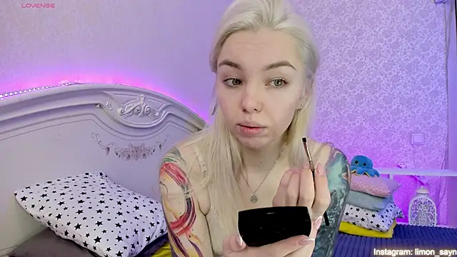 Snapshot of LillyMoure_ chatting on 16, 2, 2025 LillyMoure online show from 16, 2, 2025