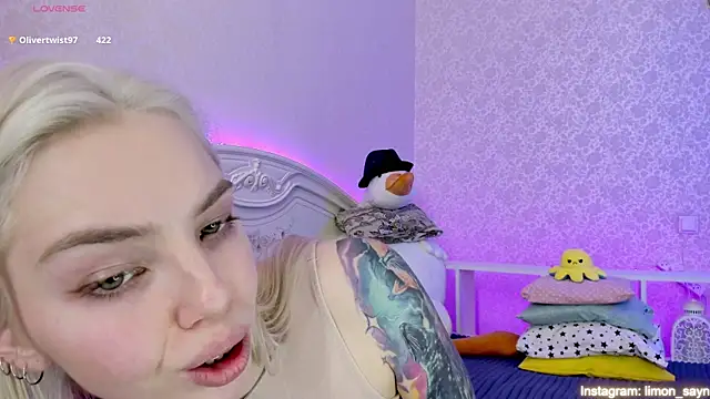 Snapshot of LillyMoure_ chatting on 19, 2, 2025 LillyMoure online show from 19, 2, 2025