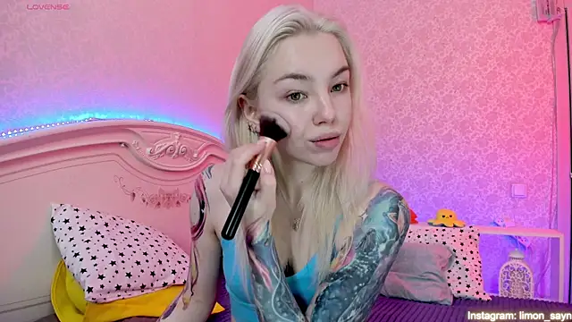 Snapshot of LillyMoure_ chatting on 25, 2, 2025 LillyMoure online show from 25, 2, 2025