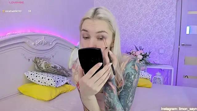 Snapshot of LillyMoure_ chatting on 9, 3, 2025 LillyMoure online show from 9, 3, 2025