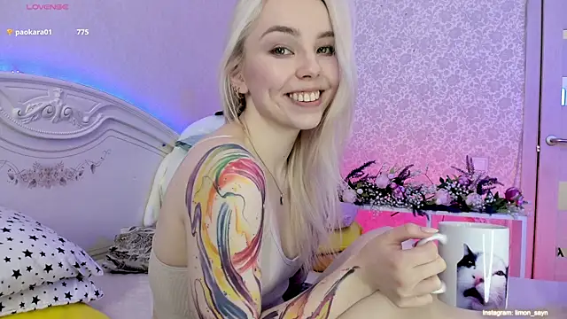 Snapshot of LillyMoure_ chatting on 11, 3, 2025 LillyMoure online show from 11, 3, 2025