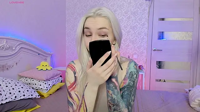 Snapshot of LillyMoure_ chatting on 22, 3, 2025 LillyMoure online show from 22, 3, 2025