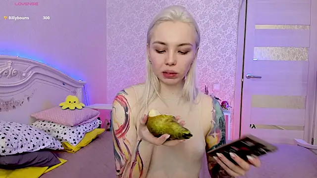 Snapshot of LillyMoure_ chatting on 22, 3, 2025 LillyMoure online show from 22, 3, 2025