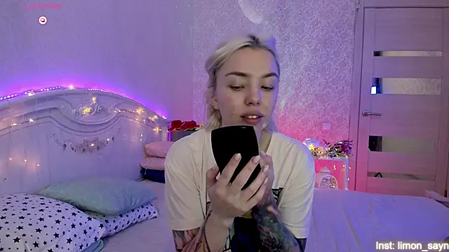 Snapshot of LillyMoure_ chatting on 13, 9, 2025 LillyMoure online show from 13, 9, 2025