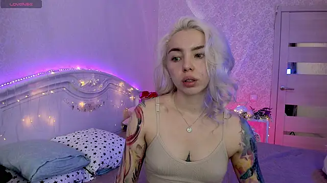 Snapshot of LillyMoure_ chatting on 23, 9, 2025 LillyMoure online show from 23, 9, 2025