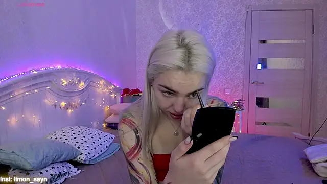 Snapshot of LillyMoure_ chatting on 27, 9, 2025 LillyMoure online show from 27, 9, 2025