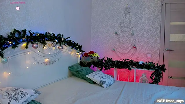 Snapshot of LillyMoure_ chatting on 7, 1, 2026 LillyMoure online show from 7, 1, 2026