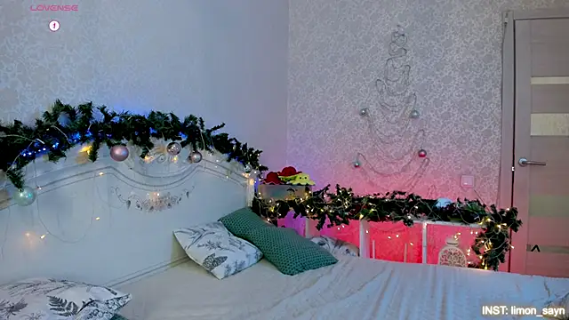 Snapshot of LillyMoure_ chatting on 9, 1, 2026 LillyMoure online show from 9, 1, 2026